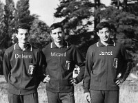 P078-8 > De G à D : pour France-Belgique : Guy DELAIRE hauteur, Jean MICARD longeur et Alain JANOT triple saut.