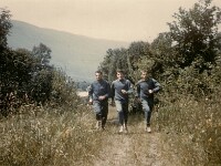 9 juin 1962. La Motte-Servolex (Hte Savoie). Dans la pureté du cadre alpestre une dernière mise au point en compagnie de Buhl (RACC Nantes) et Mettetal (FC Sochaux).